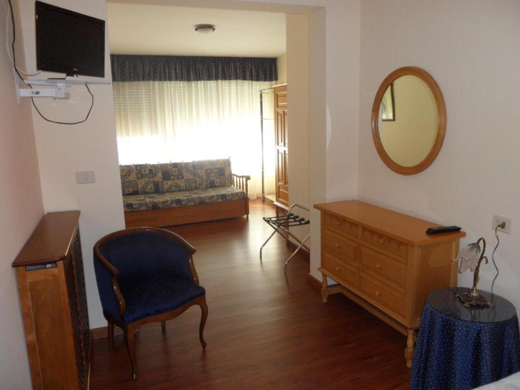 Hotel Avenida Baiona Sabaris Extérieur photo