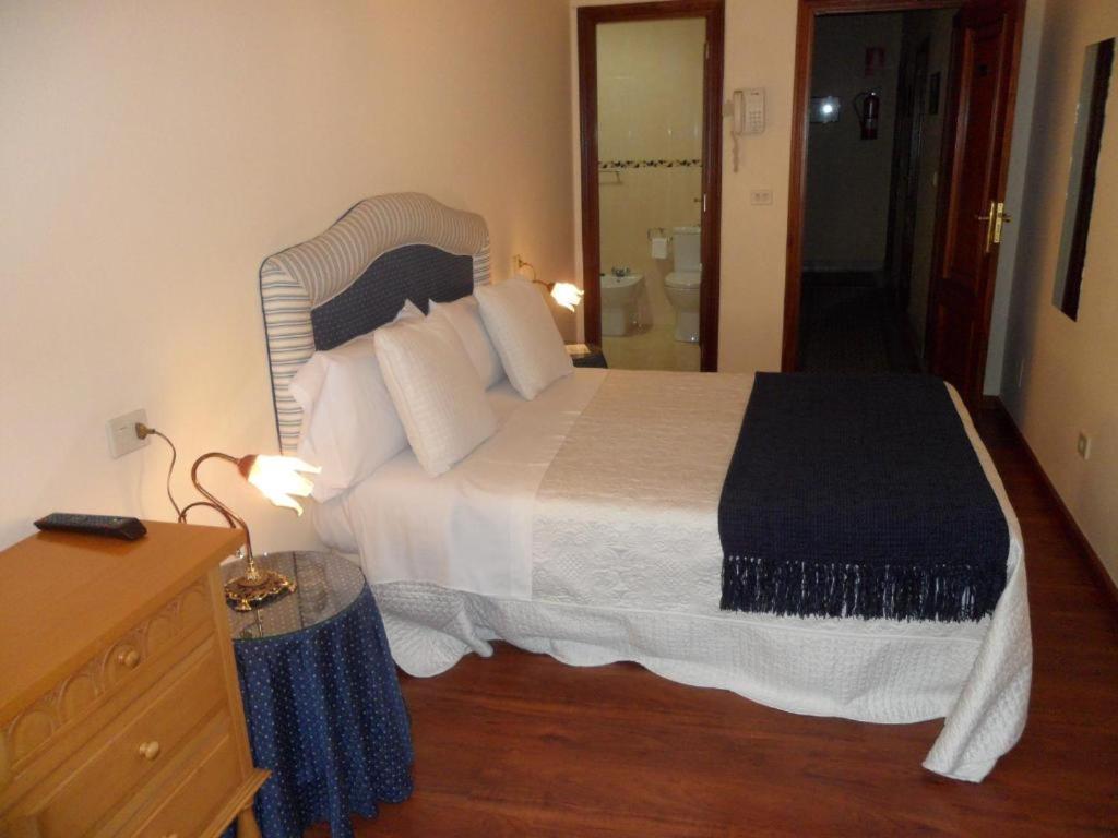 Hotel Avenida Baiona Sabaris Extérieur photo