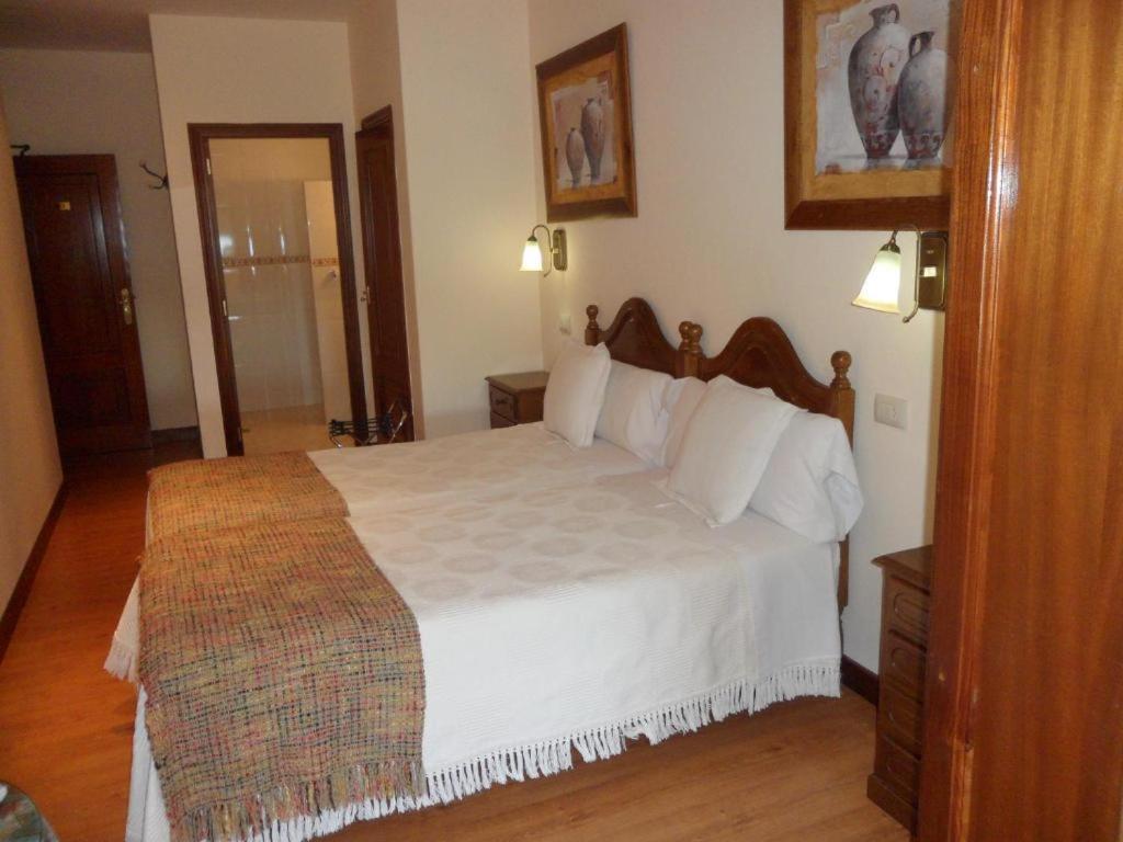 Hotel Avenida Baiona Sabaris Extérieur photo