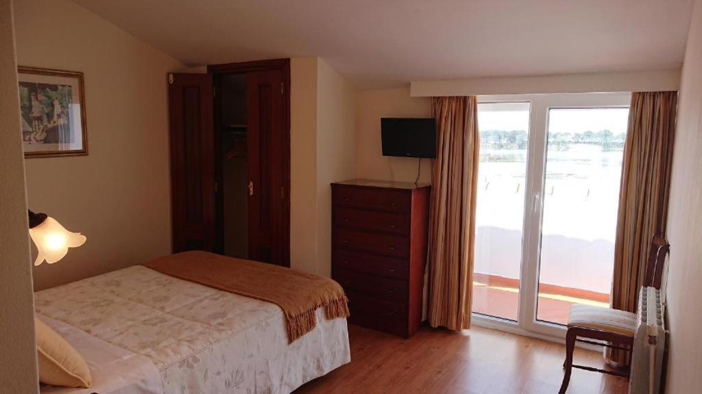 Hotel Avenida Baiona Sabaris Extérieur photo