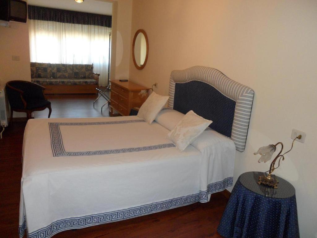 Hotel Avenida Baiona Sabaris Extérieur photo