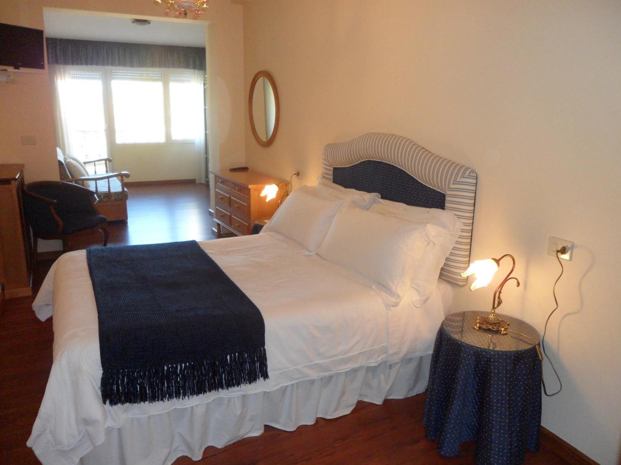 Hotel Avenida Baiona Sabaris Extérieur photo