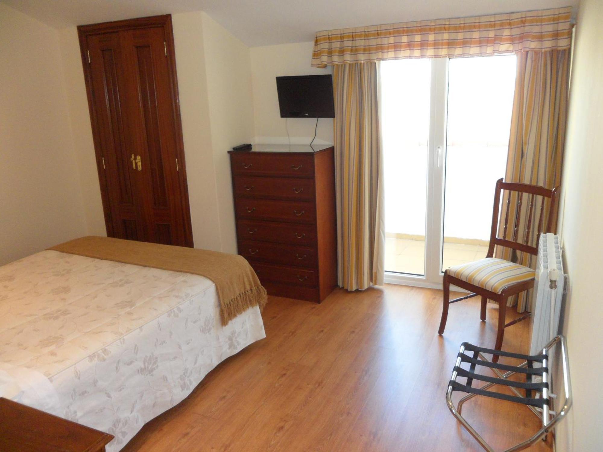 Hotel Avenida Baiona Sabaris Extérieur photo