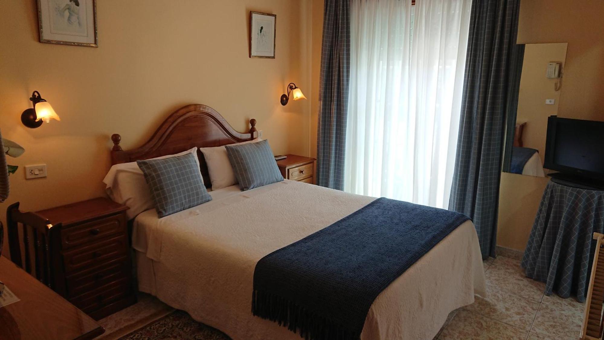 Hotel Avenida Baiona Sabaris Extérieur photo