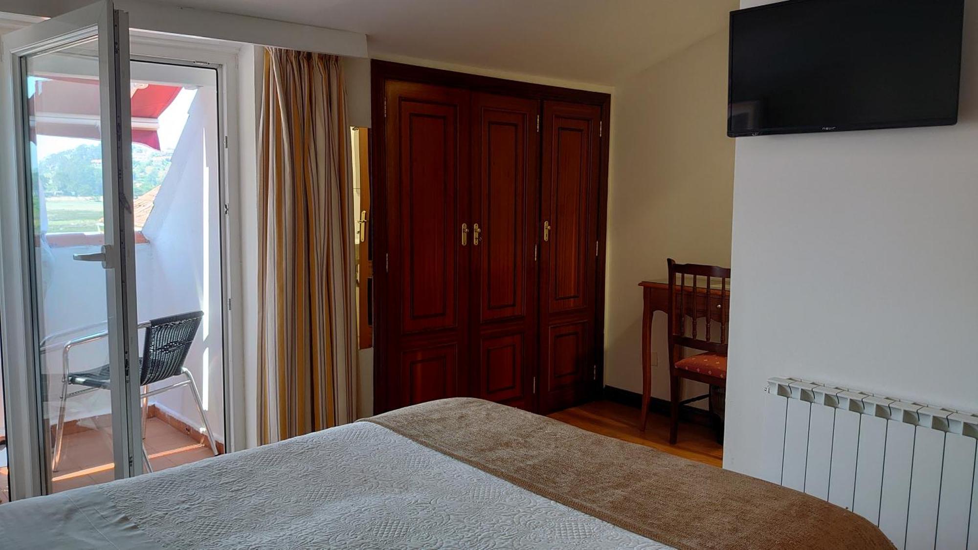 Hotel Avenida Baiona Sabaris Extérieur photo