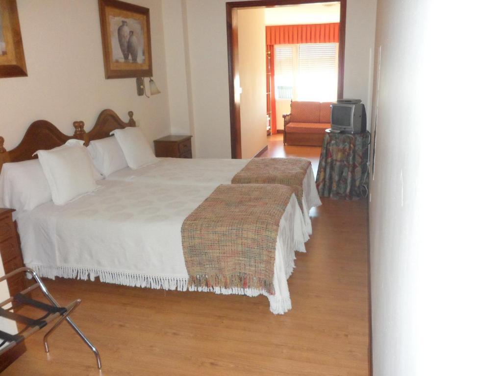 Hotel Avenida Baiona Sabaris Extérieur photo